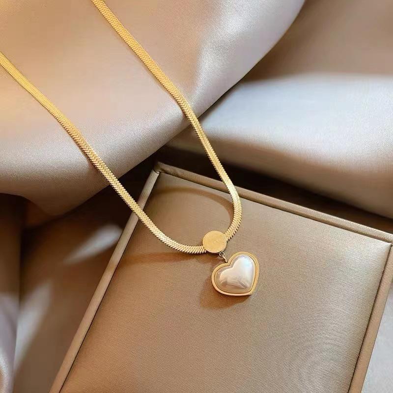 Elegant Colorfast 18K Rose Gold Necklace with Swan & Four-Leaf Clover Charm