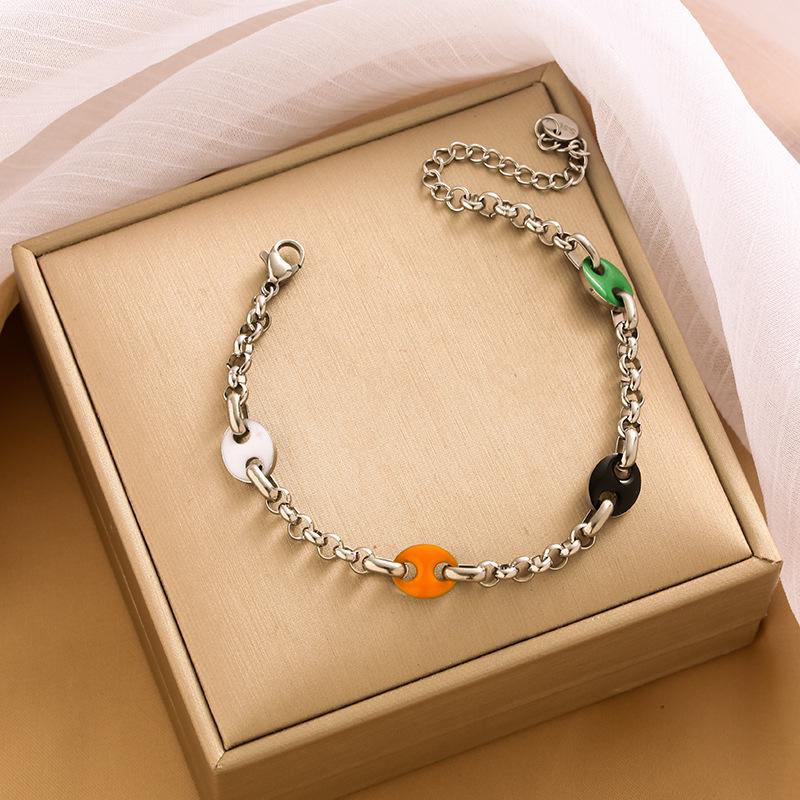 High-End Titanium Steel Four-Leaf Clover Bracelet with Shell Pendant – Durable, Fade-Resistant Design