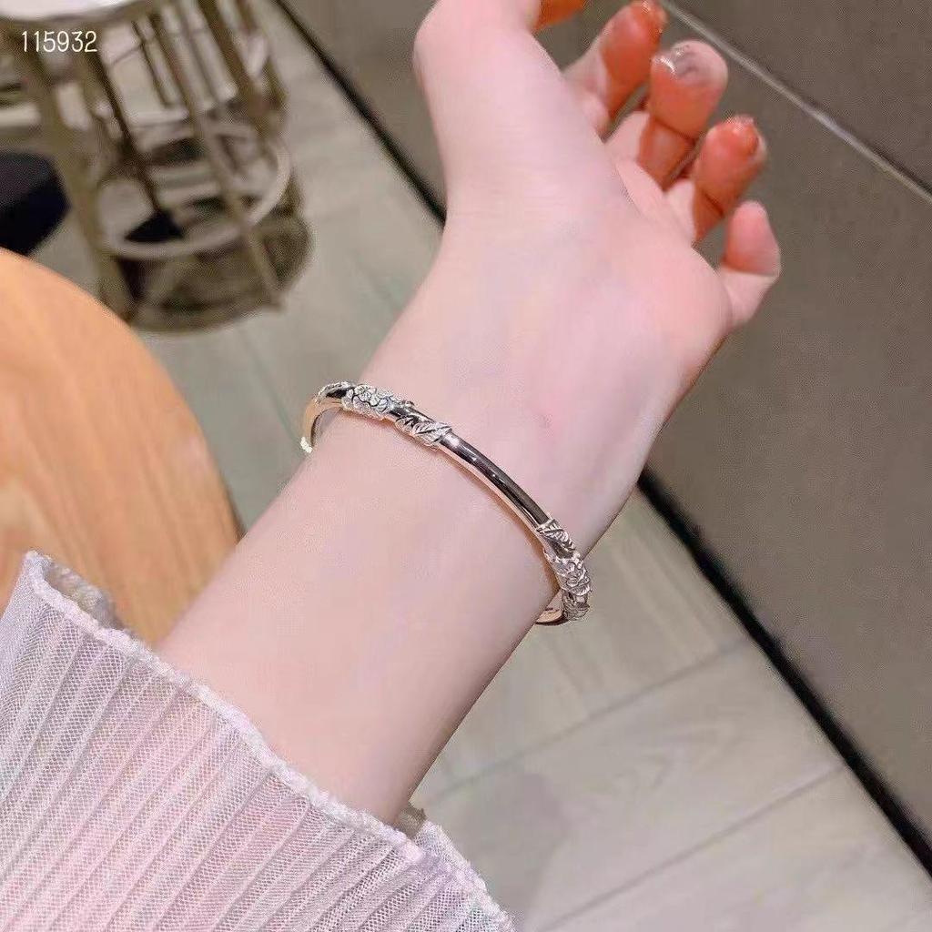 Versilbertes Armreif mit floraler Textur für Damen - Junger Stil & Temperament