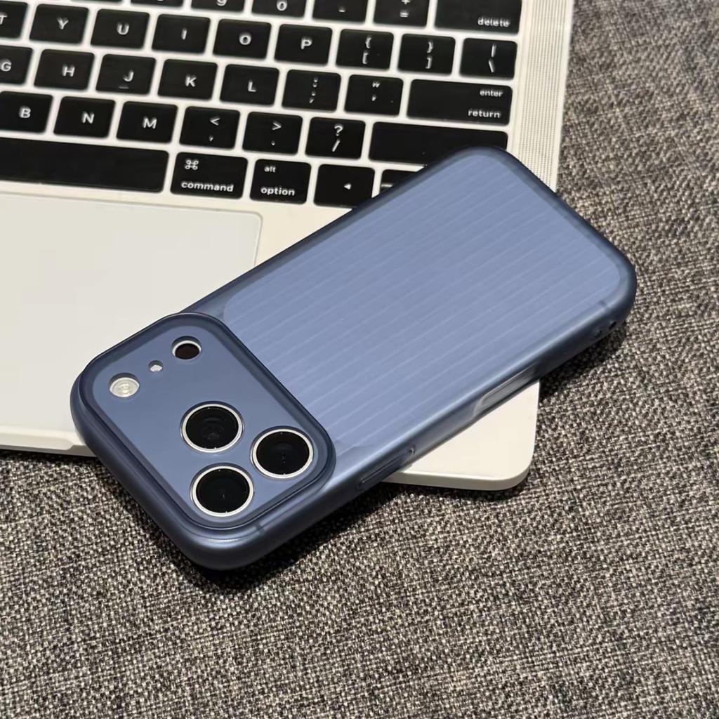Skin feeling changes in seconds 17 Corrugated soft shell is suitable for Apple 16/15Pro mobile phone case IP14/13/12 matte 11 men and women