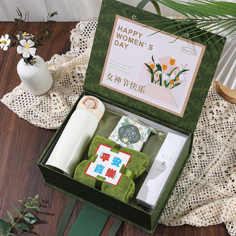 

Goddess s Day Gift Set with Green Tote