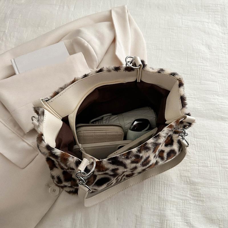Furry Bag with Vibrant Leopard Print Simple Large Capacity Cute Shoulder Bag Korean Style Casual Fashion Chain Bag