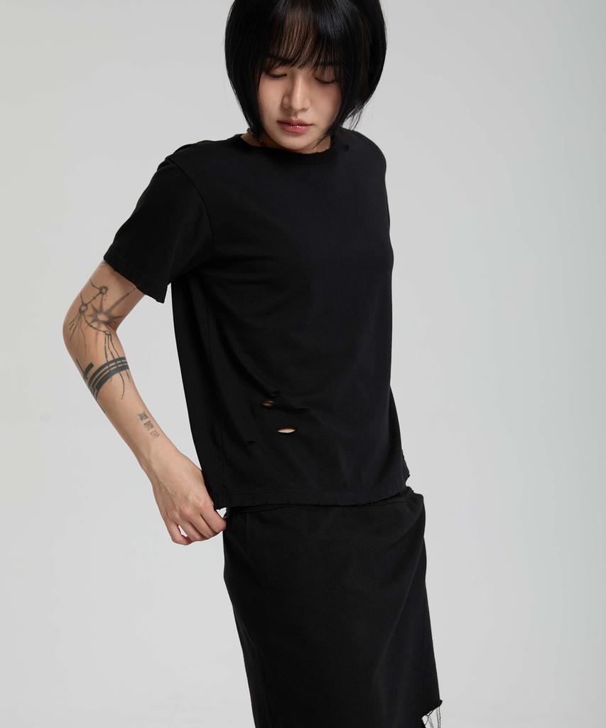 KODEOBEULTEIJI Damaged Crop Short Sleeve T-Shirt - Black