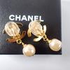 Pre-owned CHANEL faux pearl earrings with gold hardware and box (g512-33)