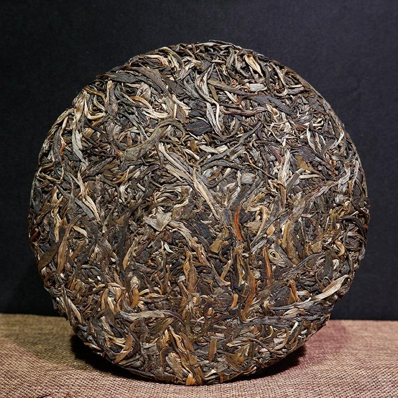 High-Quality Yunnan Tea Tree King Raw Pu'er Tea Gua Feng Zhai 357g