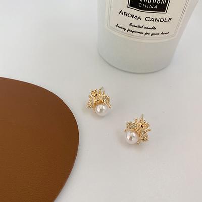 1Pair  Honey Bee Pearl Stud Earrings Women Simplicity Exquisite Elegant Earrings Ladies Wedding Party Birthday Jewelry