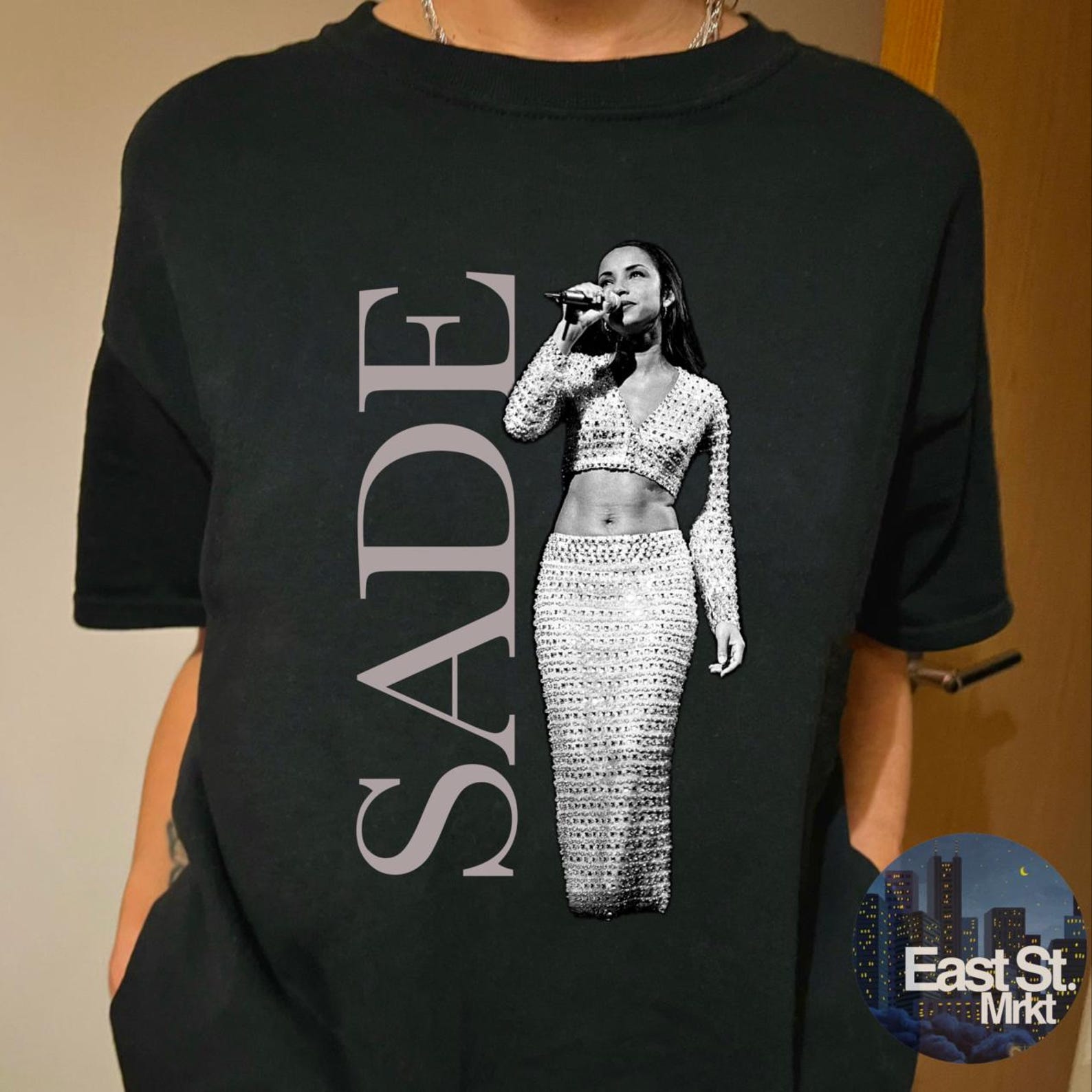 SADE Music Concert T-Shirt: Vintage Style Retro 80s 90s Graphic Tee XL