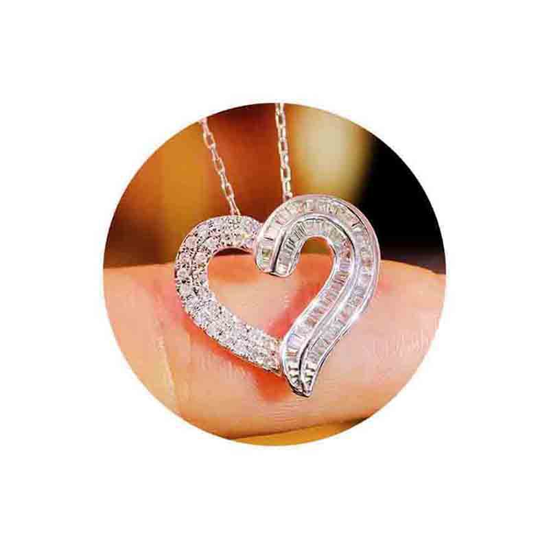 Exquisite Hollowed Out Heart-shaped Pendant Necklace, Elegant and Romantic Eye-catching Jewelry, Birthday and Valentine's Day Gifts