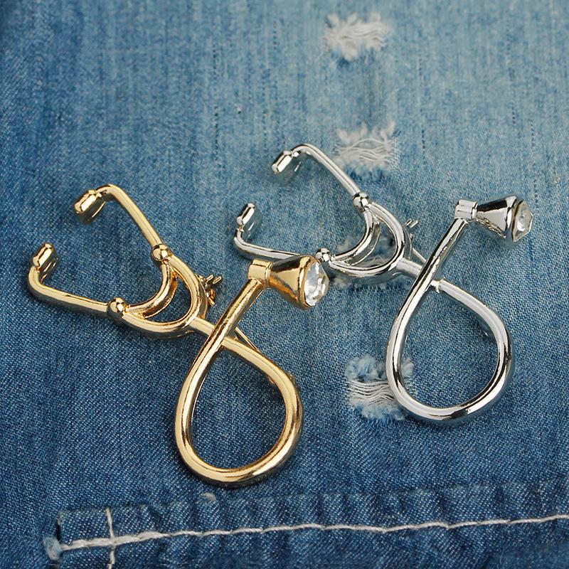 Hohe Qualität 2 Broschen Arzt Krankenschwester Stethoskop Broche Medizinschmuck Emaille Pin Jeansjacken Kragenabzeichen Pin