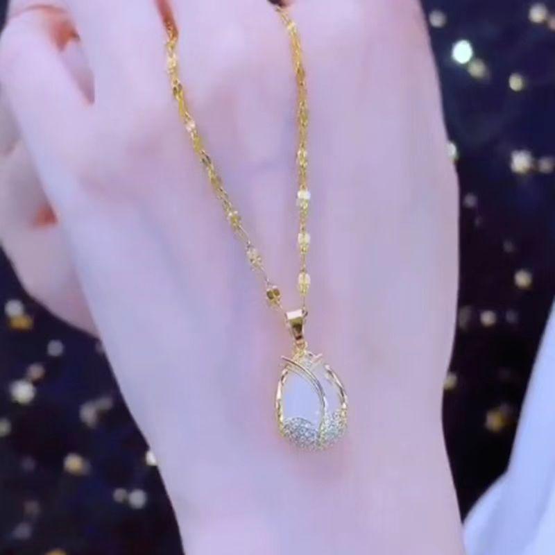 Elegantný náhrdelník z titánovej ocele v tvare tulipánu s kameňom mačacie oko a diamantovým príveskom - Šperk pre ženy, ktorý nevybledne