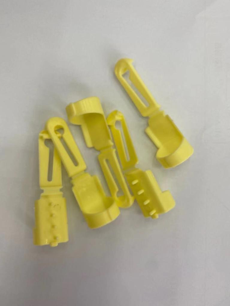 4Pcs/Set Finger Splitter Knitting Thimble Crafts Ring Type Knitting Tools Finger Wear Yarn Spring Guides Plastic Needle Thimble