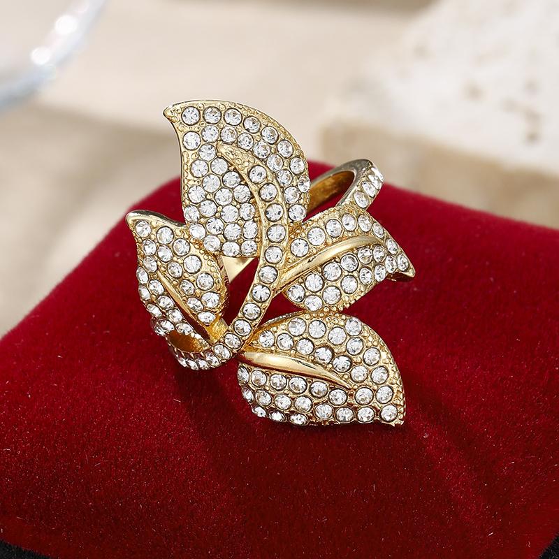 Brilliant Unique Leaves Gold Color Ring for Women Dazzling Exquisite Trendy Finger Ring Modern Temperament Wedding Party Jewelry