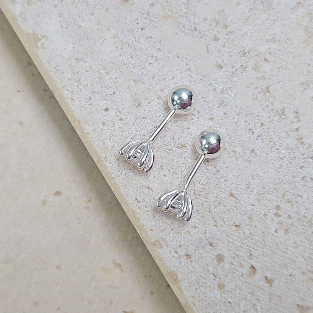 Silberner runder Cubic-Piercing mit sechs Zacken