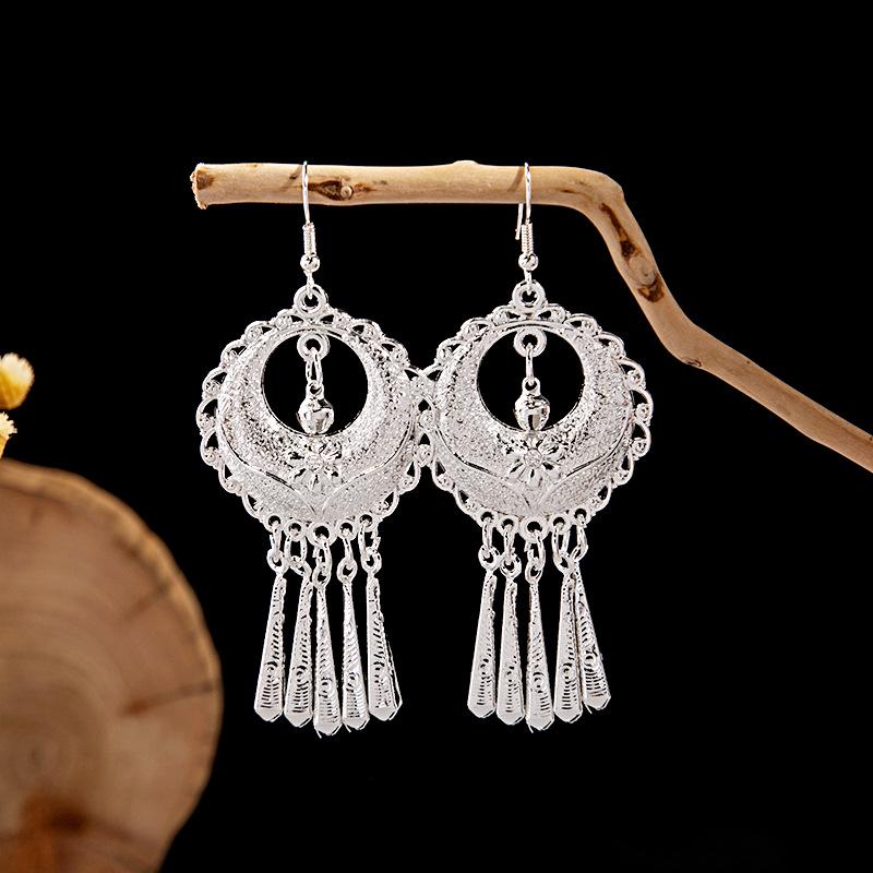 Boucles d'oreilles pendantes à pompons de plumes ethniques - Style argent Miao imitation, article touristique populaire, design mignon de haricot.