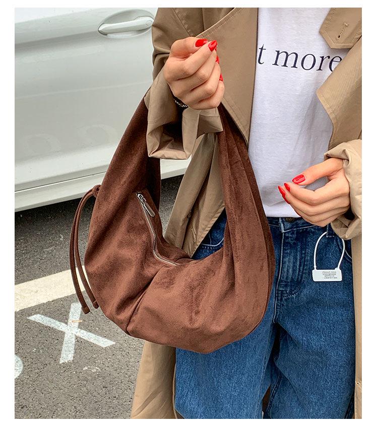 Korean-Style Suede Shoulder Bag: Solid Color, Large Capacity Underarm Dumpling Design
