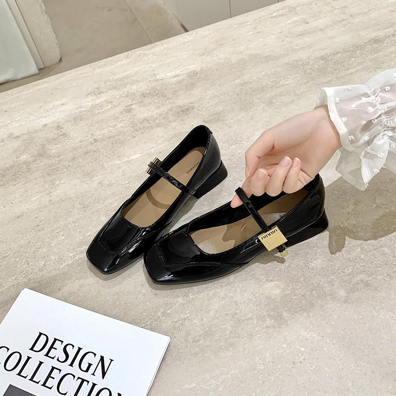 

Sheepskin version~ Metal buckle miu shoes square head Mary Jane shoes women s French gentle commuting red thick heel single shoes 35