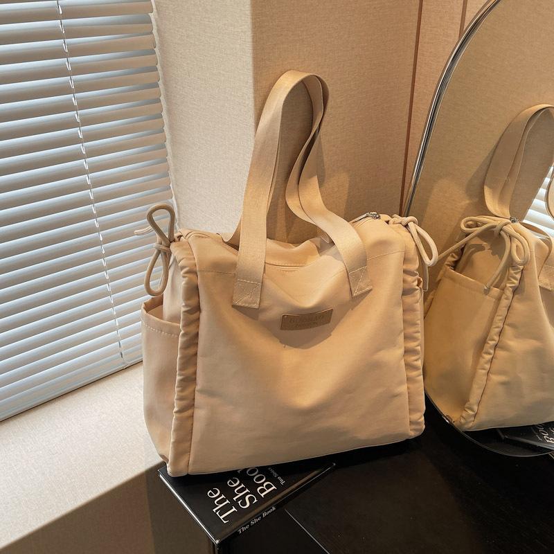 Neformální velká taška dámská nová dámská taška velkokapacitní studentská do školy taška přes rameno dojížděcí nákupní taška