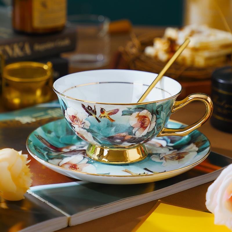 

Керамическая кофейная чашка и блюдце из костяного фарфора Винтажный английский набор для послеполуденного чая подарочный набор свадебный подарок 220ml