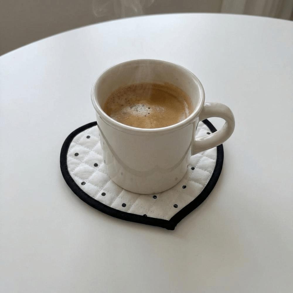 Waschbarer herzförmiger Schüsseluntersetzer Romantischer Untersetzer Tragbare gesteppte Matte Foto-Requisiten