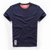 Einfarbiges Herren-T-Shirt mit kurzen Ärmeln und Rundhalsausschnitt, gewaschen und gebürstet, in Übergrößen erhältlich.