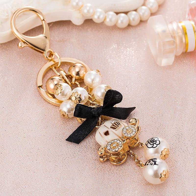 Pearl Pendant Keychains Pumpkin Carriage Keychain For Woman Luxury Jewelry Bow Car Keyring Camellia Bag Decoration