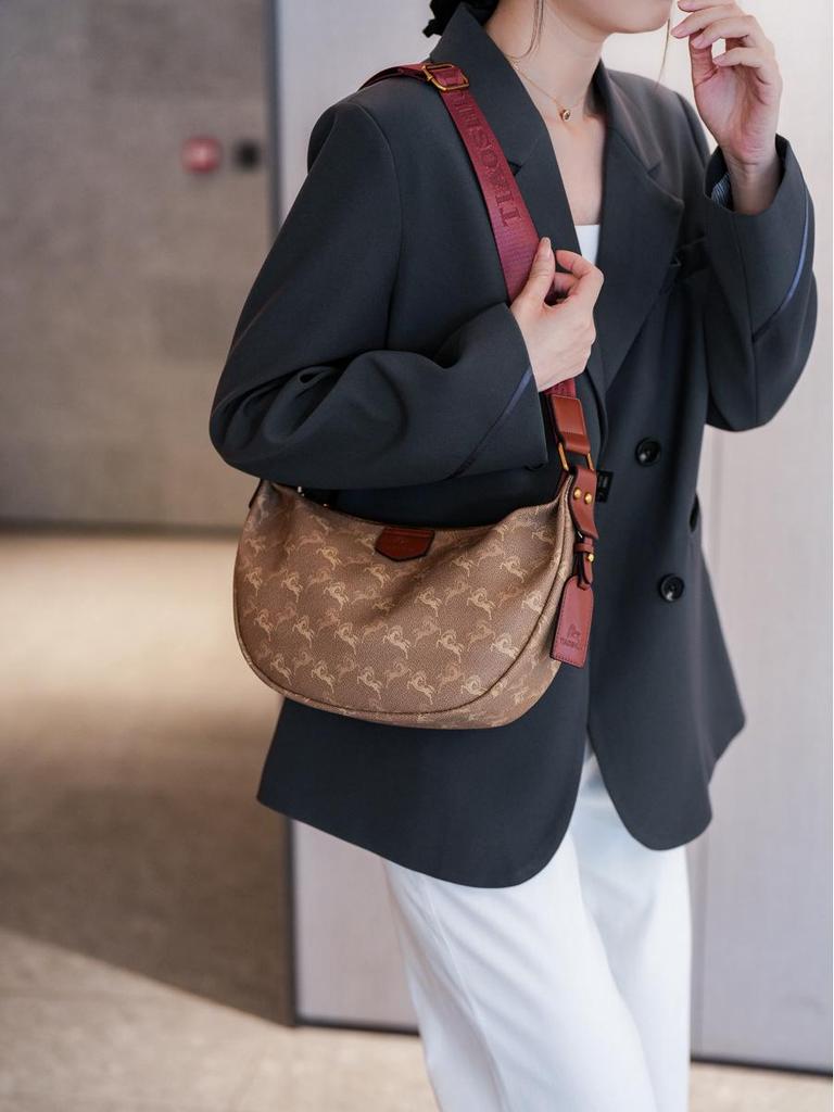 High-Capacity Women's Crossbody Dumpling Bag 2025: Versatile & Stylish Quality Design
