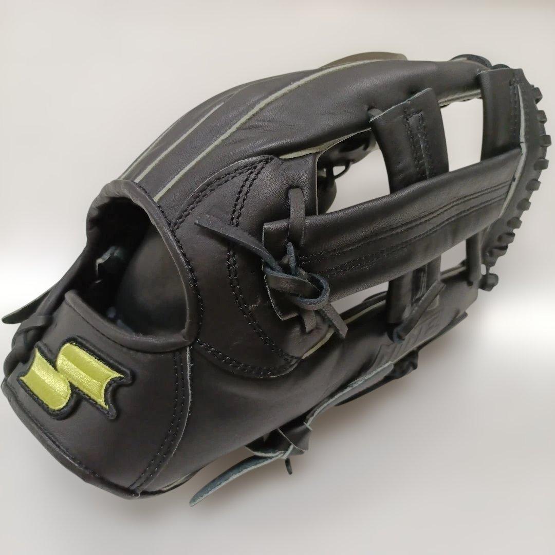 Used New and unused SSK gloves all round