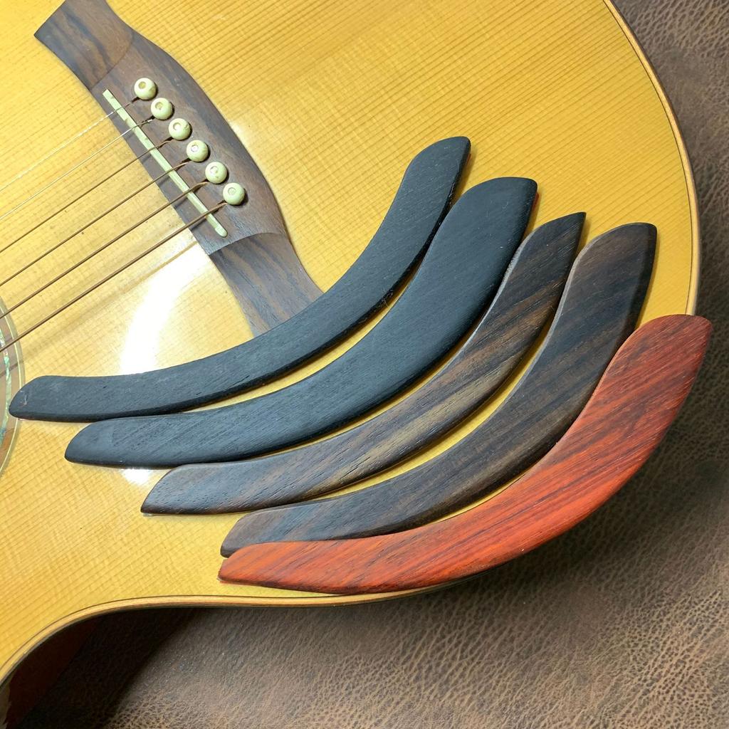 Selbstklebende Akustikgitarren-Armlehne Massivholz-Gitarren-Armlehne Manschetten für Akustikgitarre Ersatzteile Langlebig