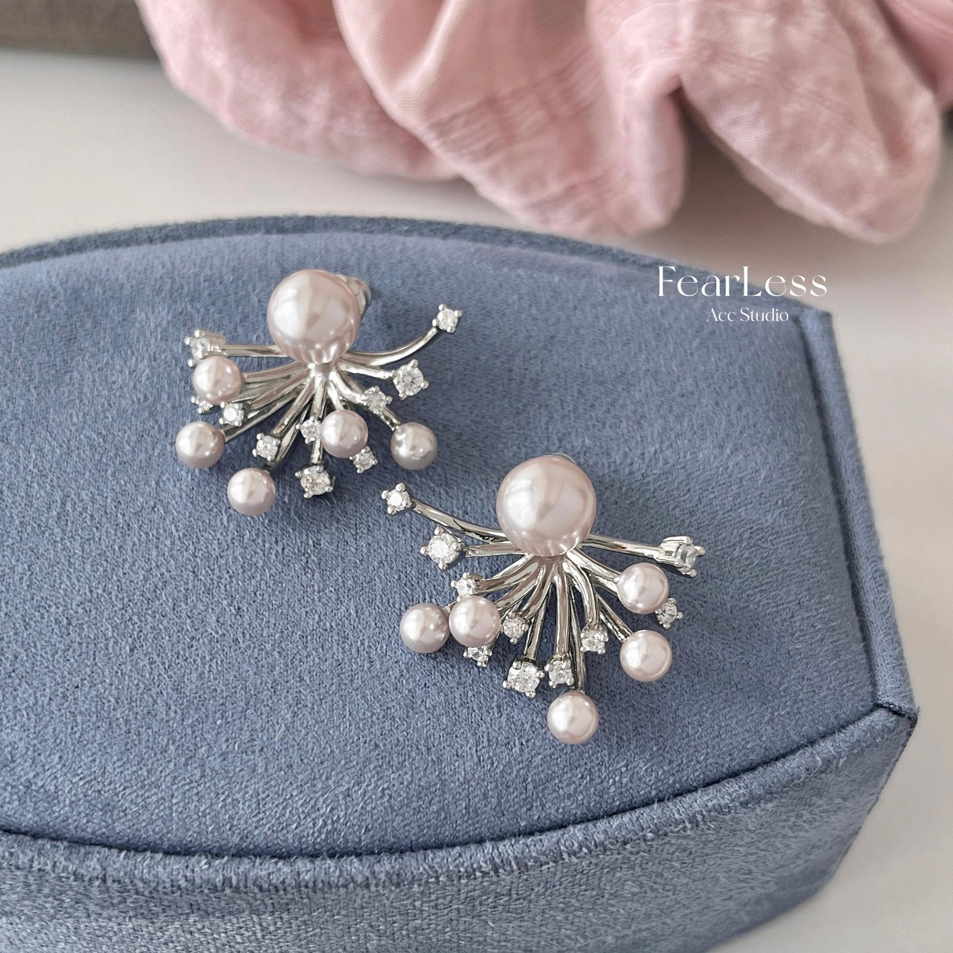 

Серьги-гвоздики с цветком из циркона и жемчуга, нишевая личность, модные, универсальные, темпераментные, высококлассные, женские