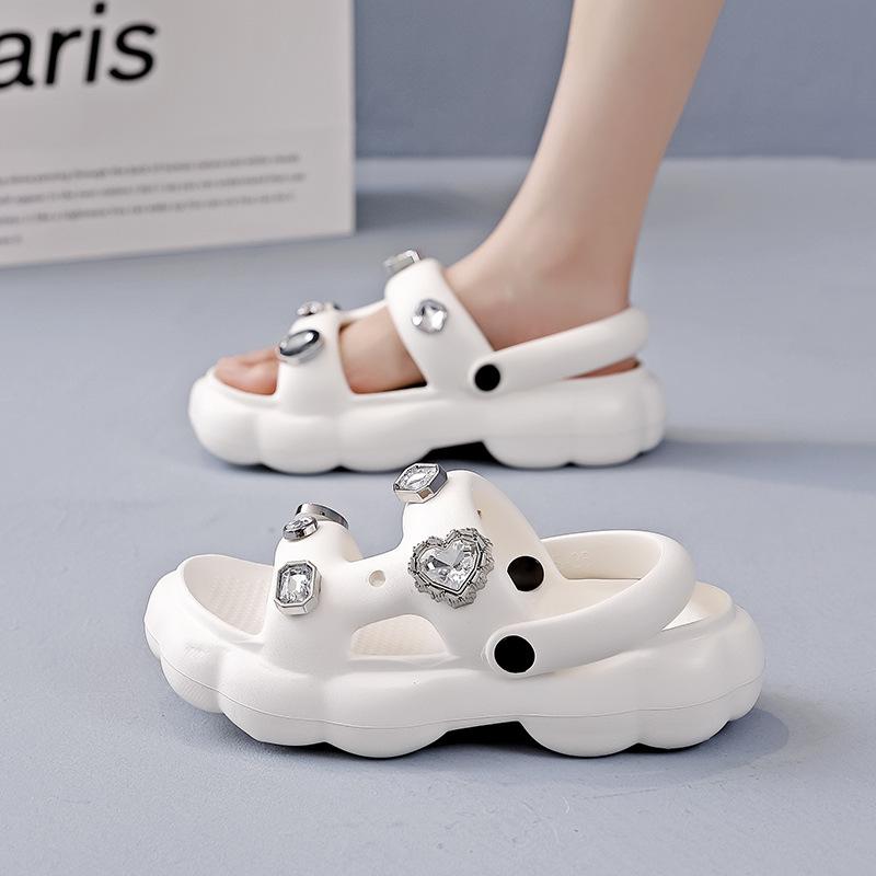 

Чорні босоніжки жіночі літні новинки 2024 на товстій підошві пляжні круті тапочки на вихід дощові дні нековзкі напівтапочки 122 39-40 білий