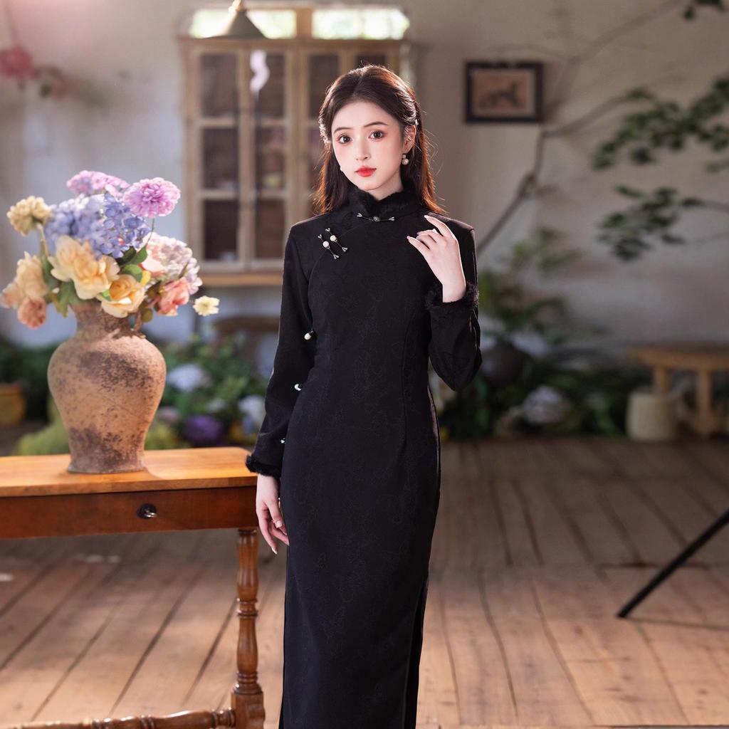 New Chinese black velvet thickened cheongsam 1011 new winter young girls can wear gentle and slim every day