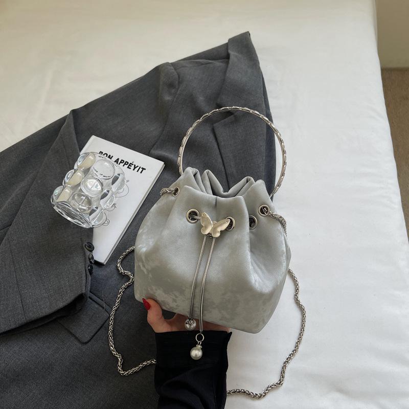 Korean Version Niche Bag Women's 2025 New Messenger Bag High Value Fashion Shoulder Portable Bucket Bag