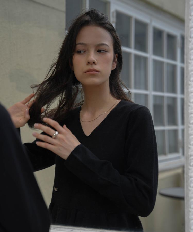DEHEVE V-Neck Flare Shirring Knit [Black]