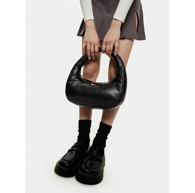 Сумка Tommy Jeans Tommy Jeans Tjw Pillow Shoulder Bag AW0AW16977 чёрный