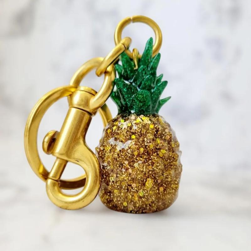 Cute Fruit Pineapple Keychain Pendant Creative Design Metal Fruit Bag Decoration Car Key Handmade Pendant Gift