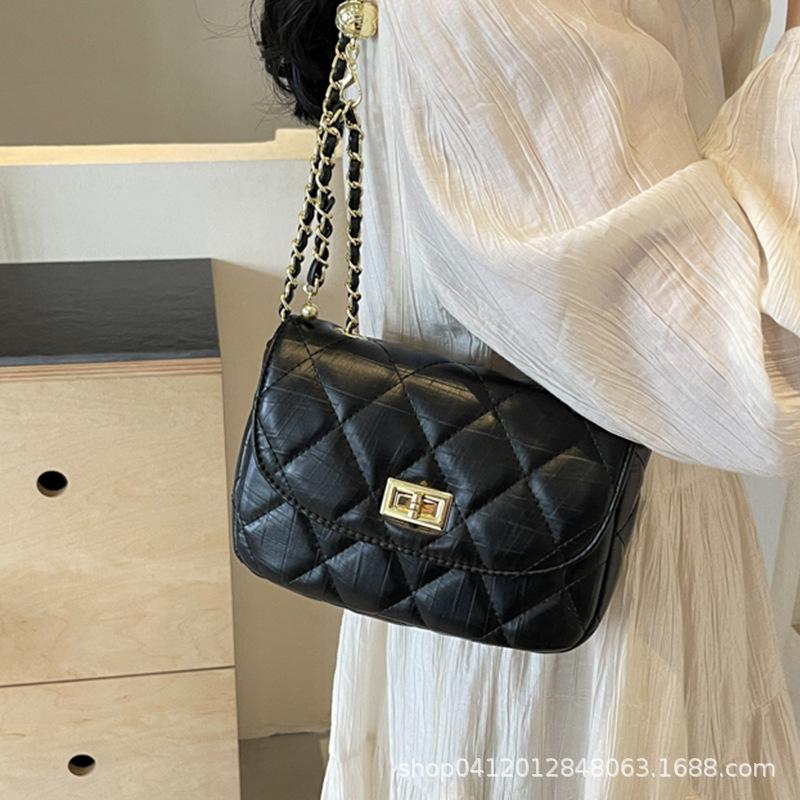Fashion niche chain messenger bag Korean version super fire rhombus commuter small bag women's 2025 new women's shoulder bag