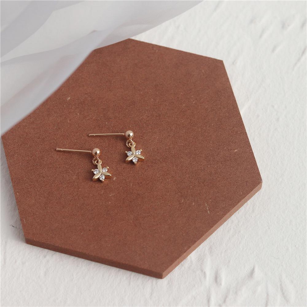 

Позолоченные серьги-пусеты из стерлингового серебра в виде клевера - Минималистичный, универсальный дизайн 925 Silver