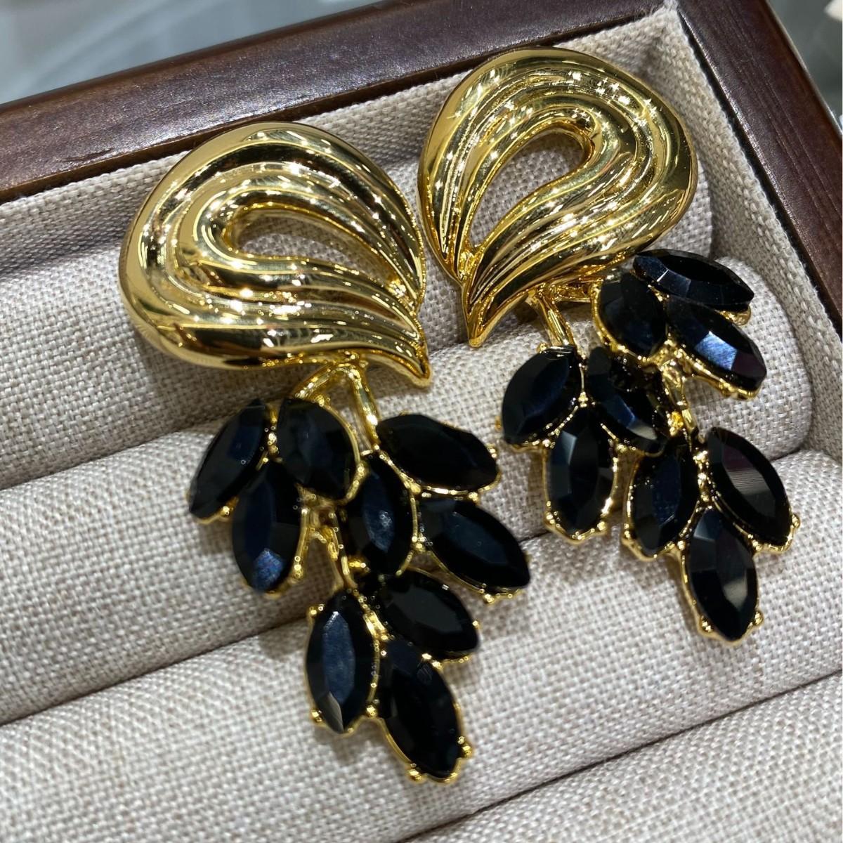 

Swan Shape Stud Earrings, Light Luxury Temperament Women S Design Earrings 2026 High-End Unique Earrings
