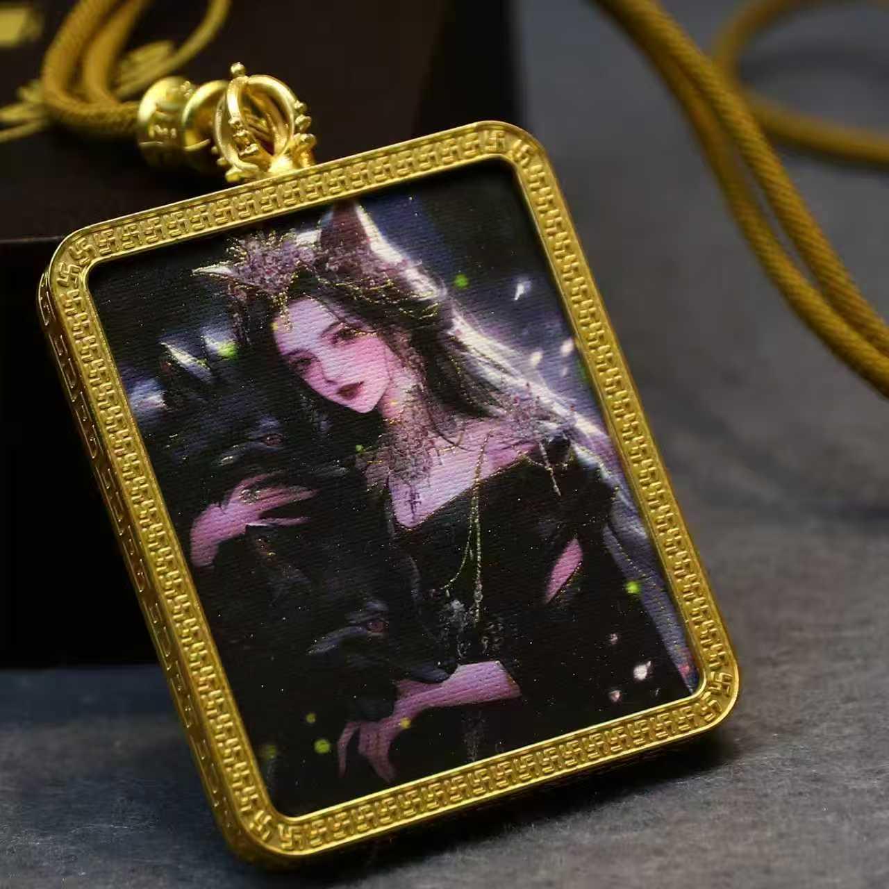 Тибетская расписанная вручную позолоченная подвеска-танка с духом девятихвостой лисы Gilded Core + Case