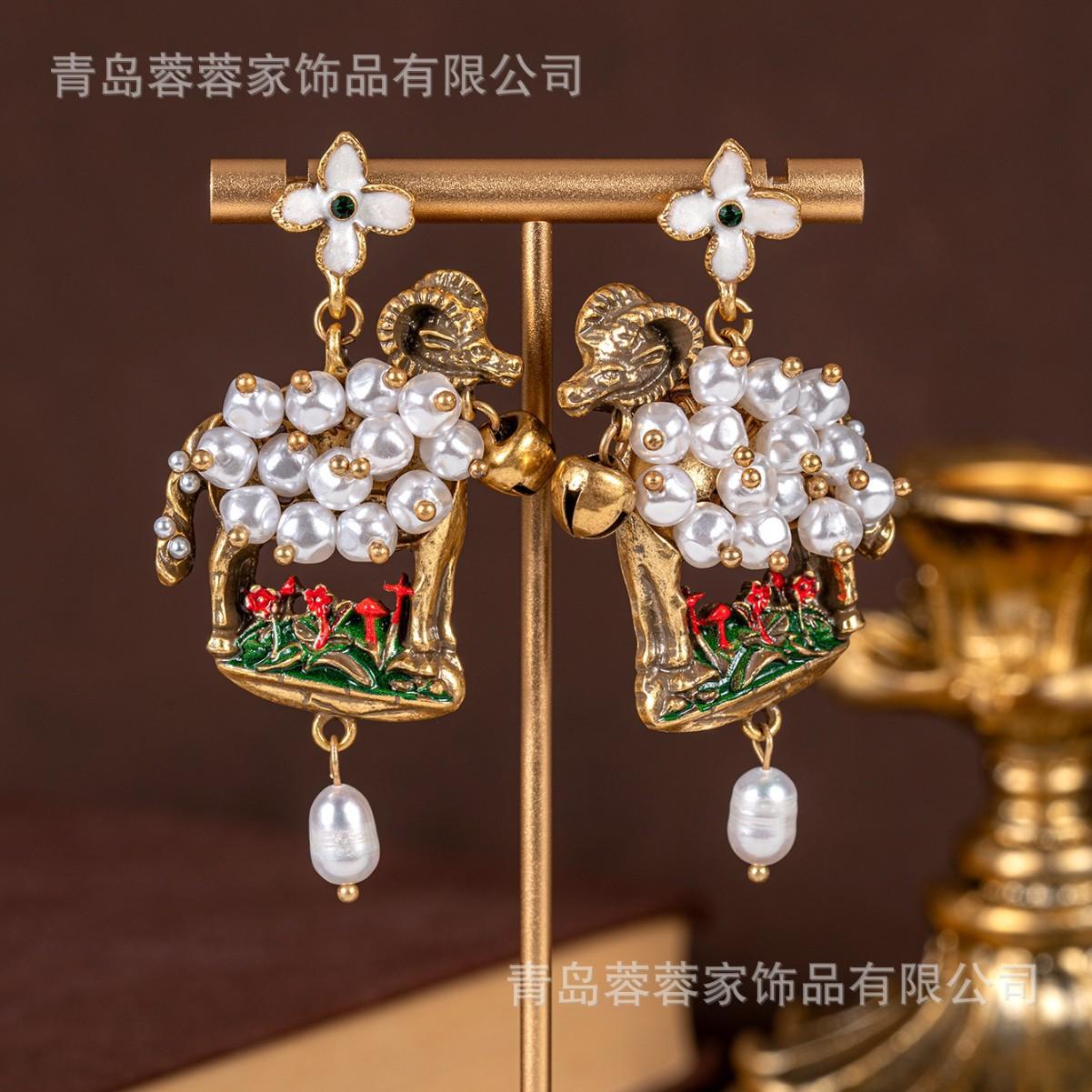 Medieval vintage heavy industry retro light luxury freshwater pearl earrings court antique French vintage autumn and winter earrings