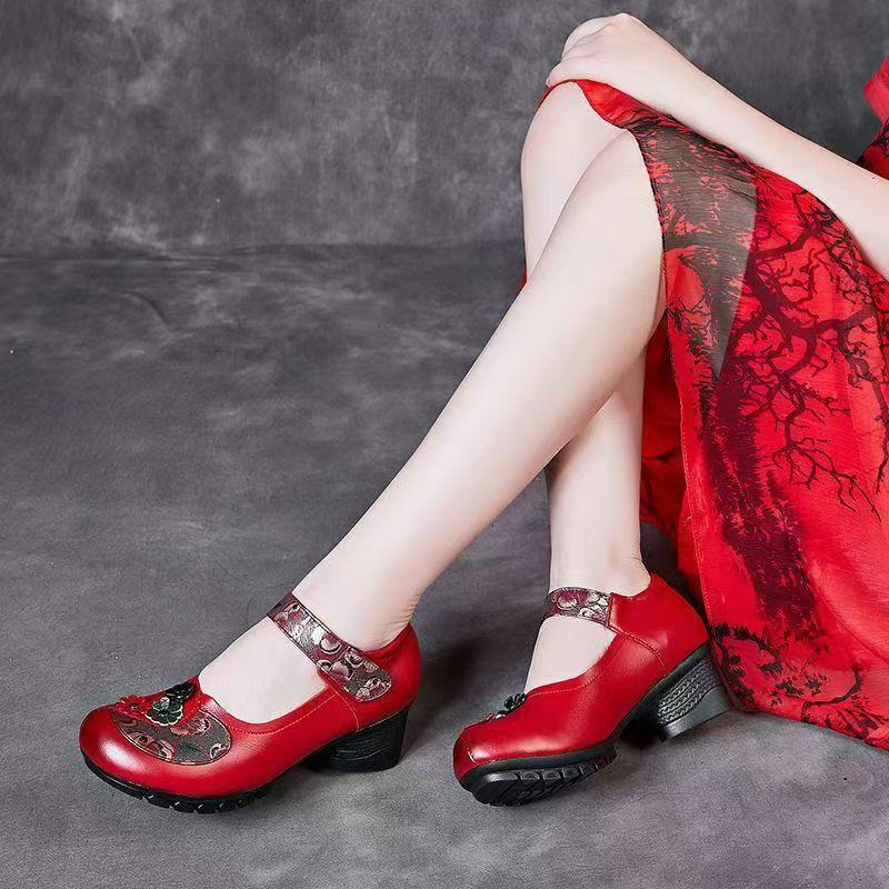 

Национальные ретро новые женские туфли для среднего и пожилого возраста с мелким вырезом на липучке кожаные туфли на мягкой подошве удобные туфли для мамы для квадратных танцев 40 красный