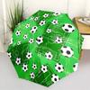 Parapluie pliant automatique Boules de football blanches et schémas de terrain de football sur fond vert. Conception pliable portable,