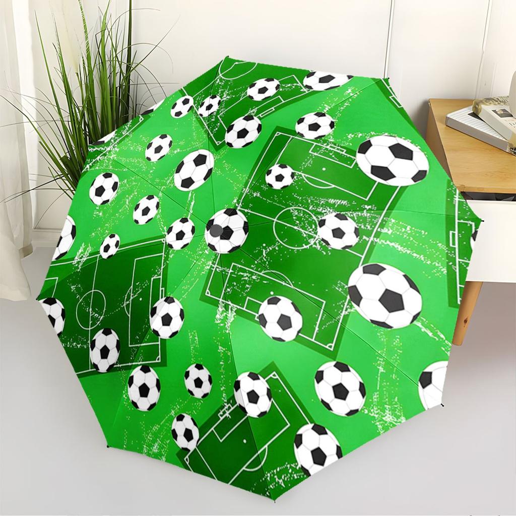 Parapluie pliant automatique Boules de football blanches et schémas de terrain de football sur fond vert. Conception pliable portable,