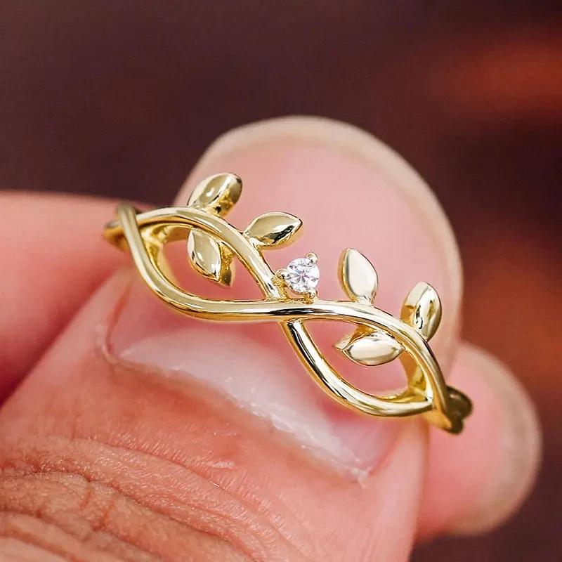 Huitan Luxury Gold Color Rings Opulent Novel Leaf Design Finger Accessories for Women Charming Exquisite Wedding Band Jewelry