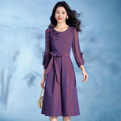 Elegante Vestido Midi Acampanado