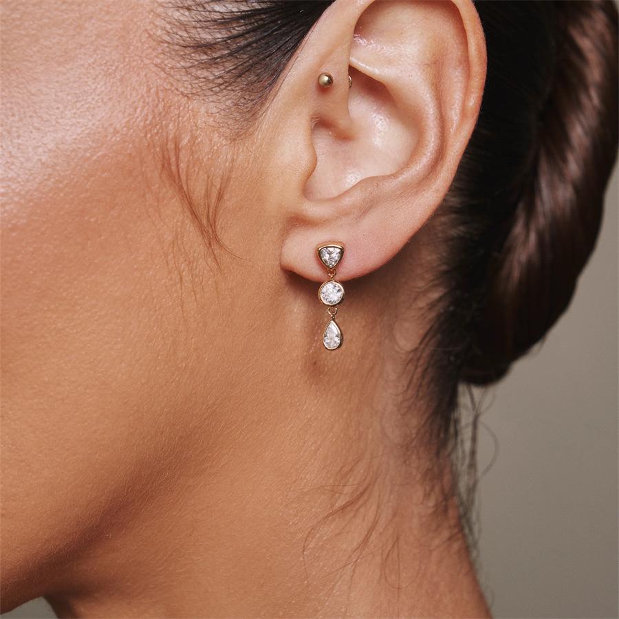 Personalized Geometric Water Drop-Shaped Inlaid Zircon Stud Earrings, Niche Light Luxury Fashion Copper-Plated 18K Gold Earrings.