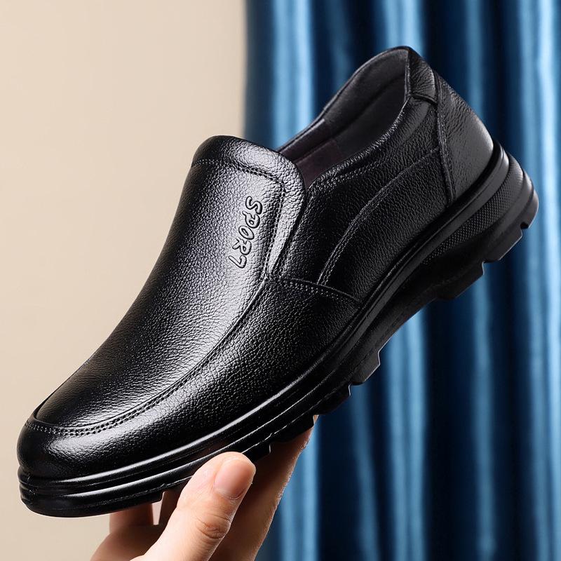 Czarne buty wsuwane z prawdziwej skóry dla mężczyzn w średnim wieku i starszych - Antypoślizgowa miękka podeszwa, obuwie codzienne na jesień.