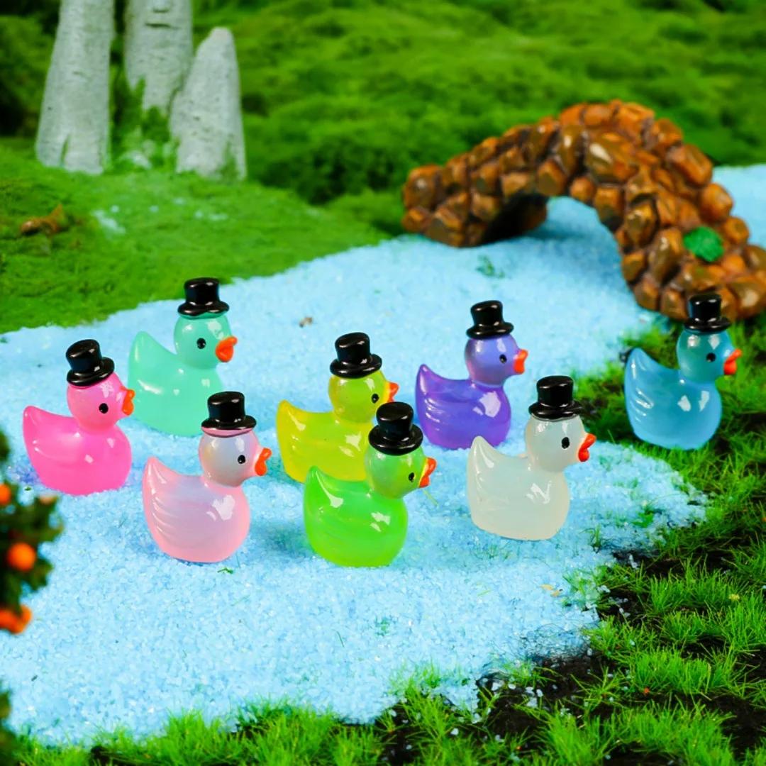 

50-100Pcs Small Ducks With Top Hat Household Decoration Glow At Night Luminous Duck Fairy Garden Miniatures Moss Microlandscape Decoration 50PCS