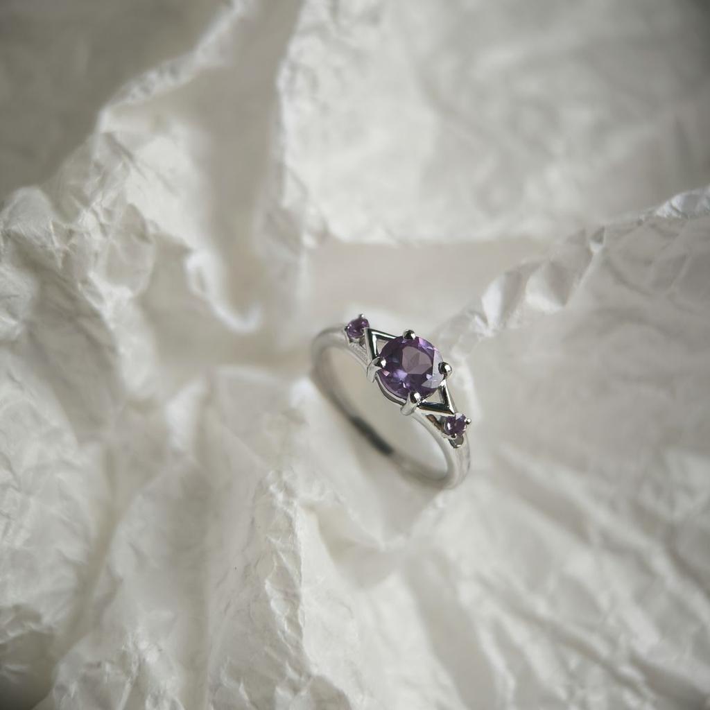 Серебряное кольцо с александритом 1.25ct, вес изделия 2,4 гр (2180111)