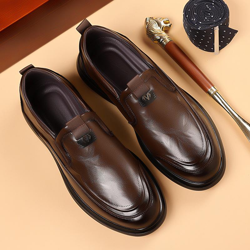 

Men s shoes 2025 summer new leather shoes versatile long standing not tired casual shoes men one pedal driving shoes lazy shoes 44 коричневий